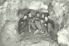 16-Esplorazione-di-Grotta-Guattari-al-Circeo-LT-dopo-la-scoperta-del-primo-cranio-nel-1939